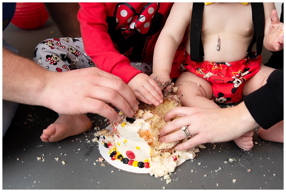 st-louis-cake-samsh-photographer-mickey-mouse-theme-with-mom-and-dad-smashing-cake-close-up-of-hands.jpg