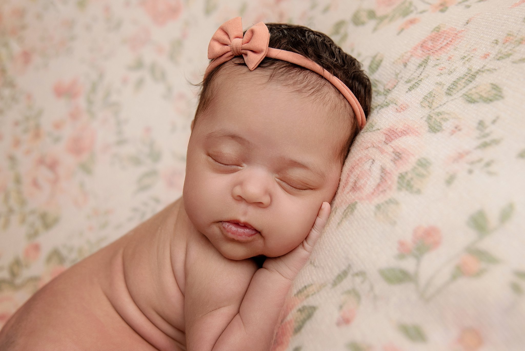 st-louis-newborn-photographer-sleeping-baby-on-peach-floral-backdrop